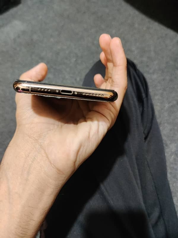 I phone Xs Max PTA 9