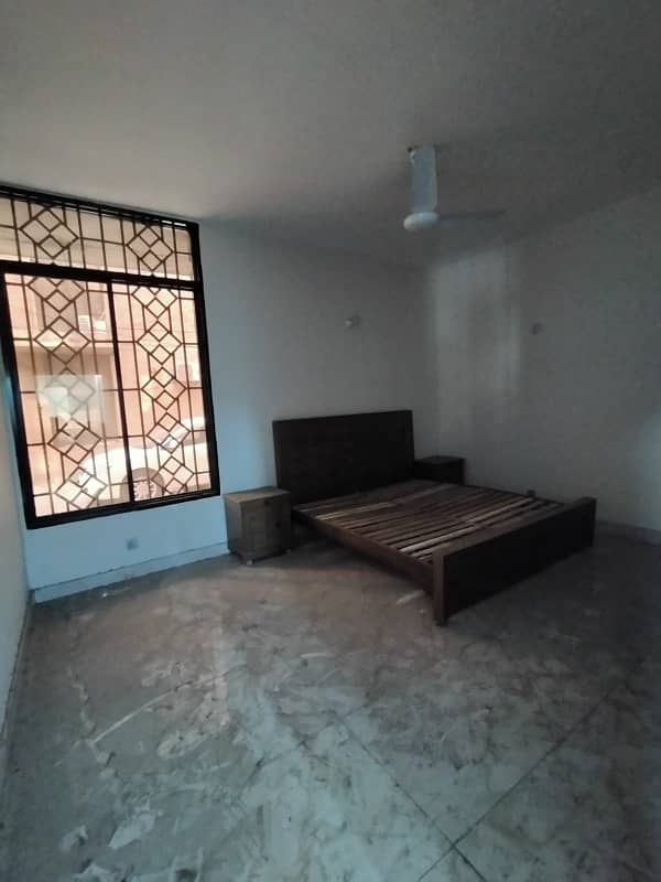 Property For rent In Gulberg 2 Lahore Is Available Under Rs. 100000 1