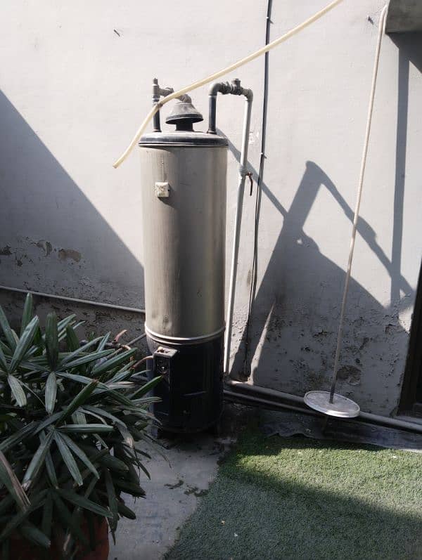 Gas Geyser 35 Gallon Working Condition for sale 2