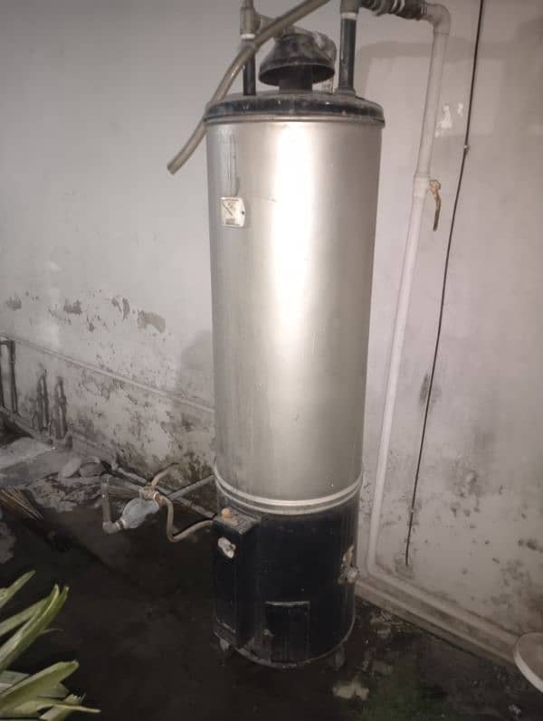 Gas Geyser 35 Gallon Working Condition for sale 3