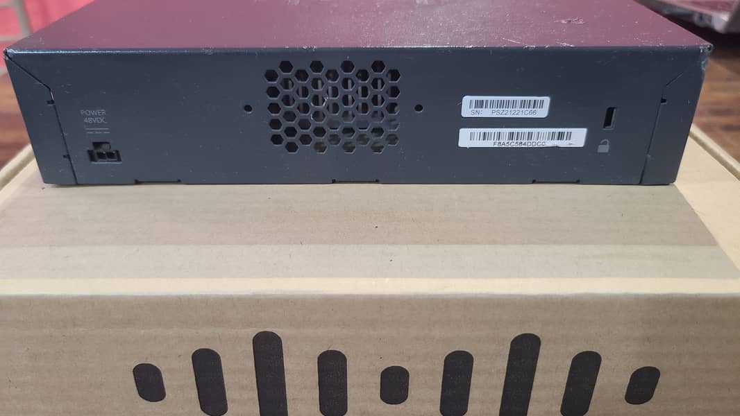 Cisco 2504 AIR-CT2504-5-K9 5 Access Points Wireless Controller (Box) 3