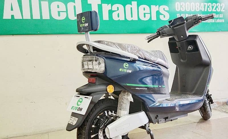 Brand New Electric Scooter/Scooty EV bike Metro Road King Eveon Yadea 5