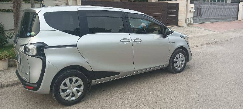 Toyota Sienta 2018 1