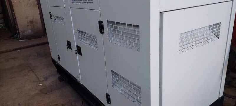 80kw 100kva Cummins 6BT5.9G2 DG Set sound Proof canopy unit. 3