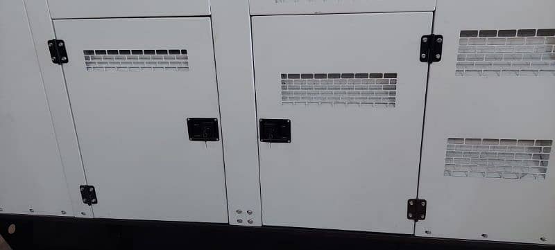 80kw 100kva Cummins 6BT5.9G2 DG Set sound Proof canopy unit. 5