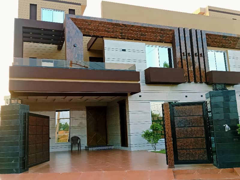 14 Marla corner Brand New Dubble storey house available for sale in college Road Lahore 0