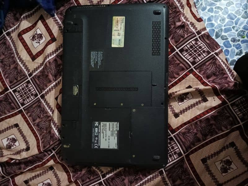 Laptop core i3 2/340GB 10