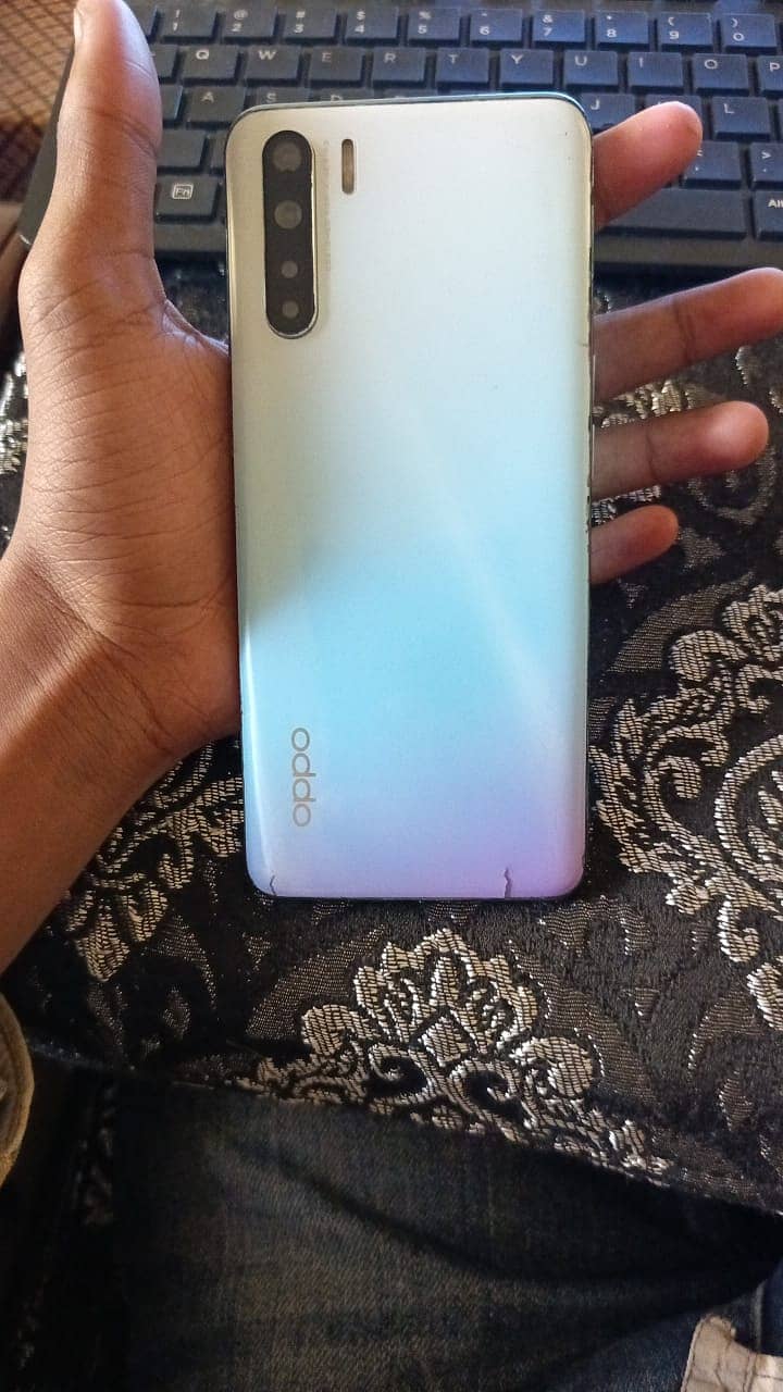 Oppo F15 Glas Brwak Minor sa 1