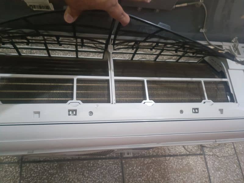 Haier 1.5 Ton inverter AC heat and cool 1