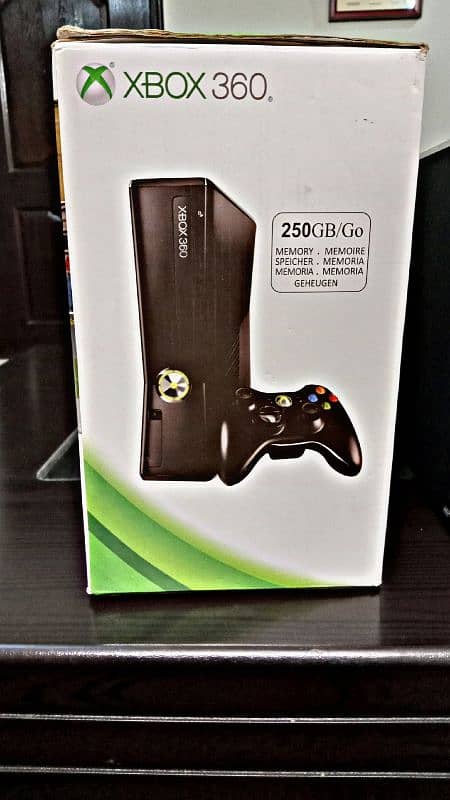 Xbox 360 Slim Jailbreak with Box and 2 original Controllers 2