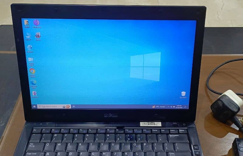 Dell Latitude E4310 i5 laptop 4GB 250GB Battery needs to be replaced 1