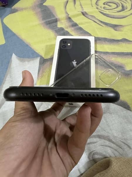 iPhone 11 128gb non PTA 4