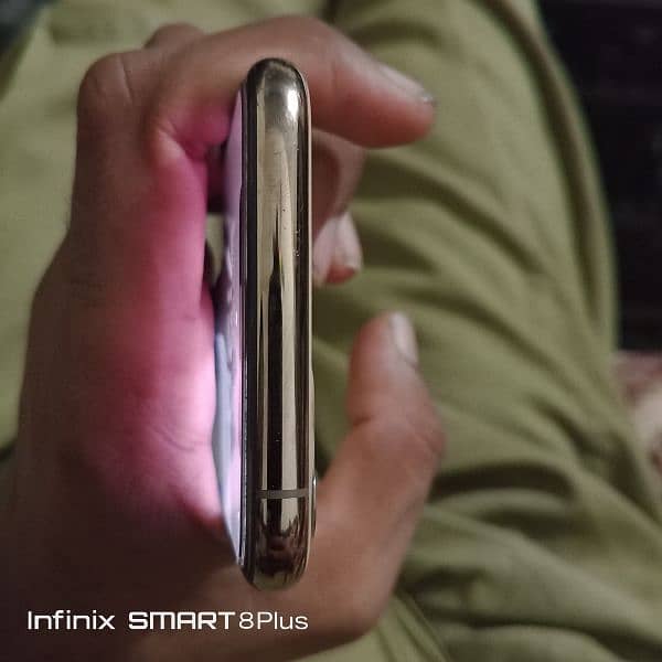 iphone 11 pro & Infinix smart 8 plus 8