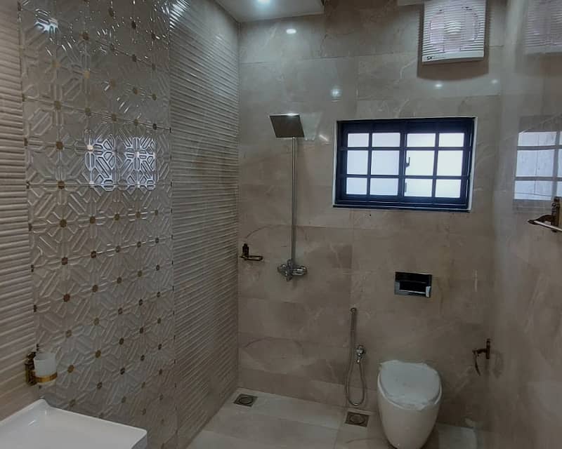 10 Marla Spanish House for rent in Bahria Town Sector C 17