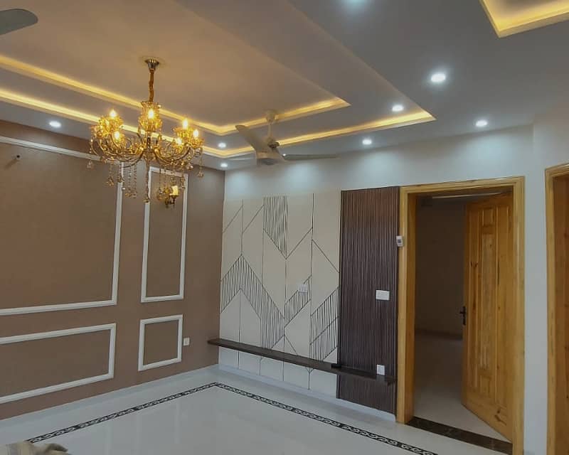 10 Marla Spanish House for rent in Bahria Town Sector C 21