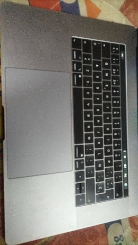 MacBook pro 2018 16GB 512GB 4