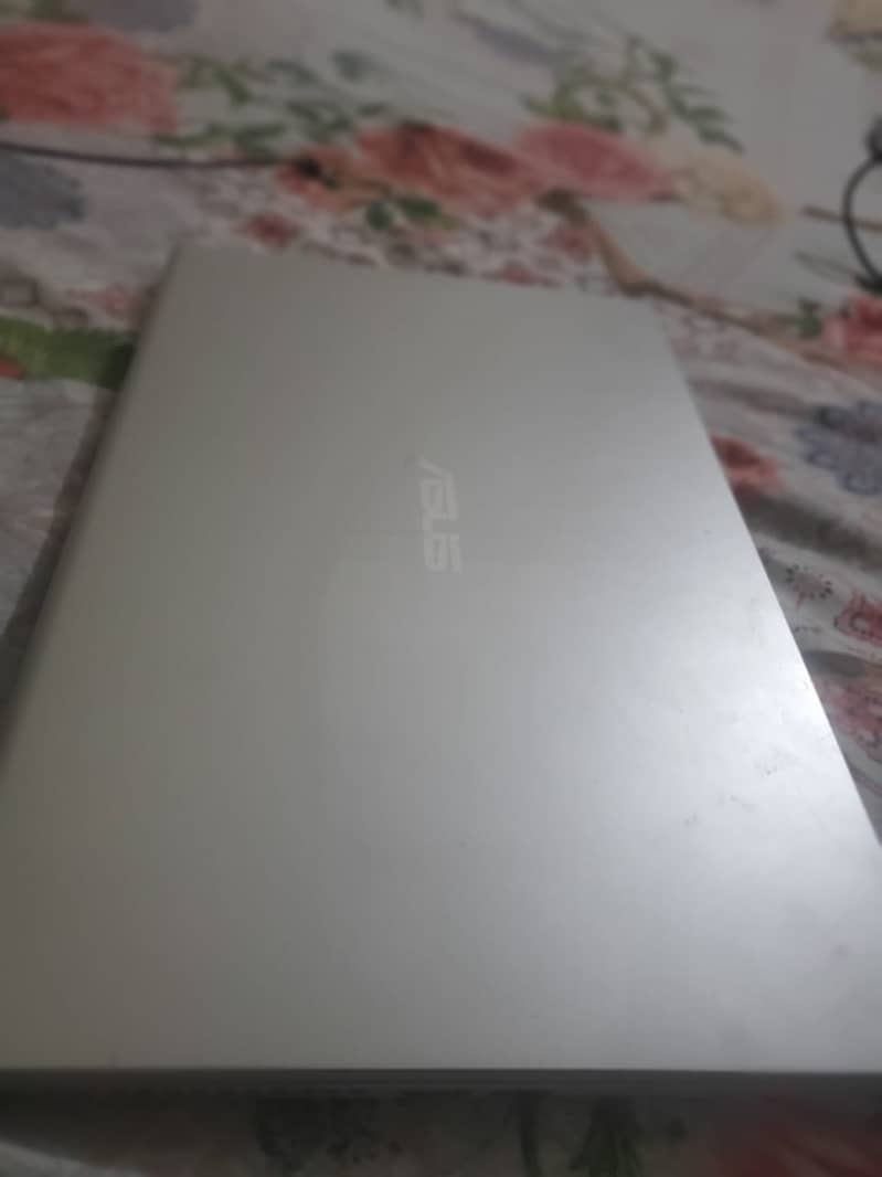 Asus VIVOBOOK laptop 236GB 7