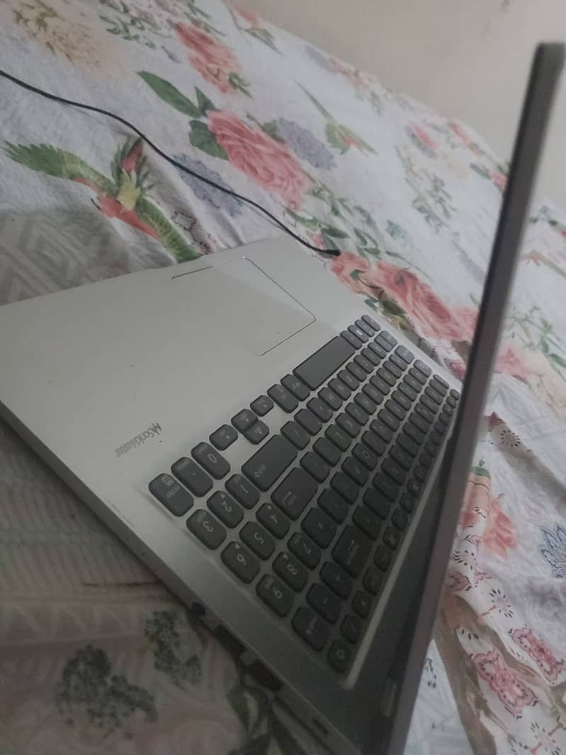 Asus VIVOBOOK laptop 236GB 8