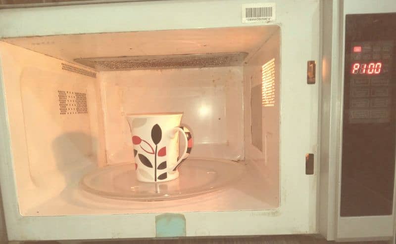 MICROWAVE OVEN. . 3