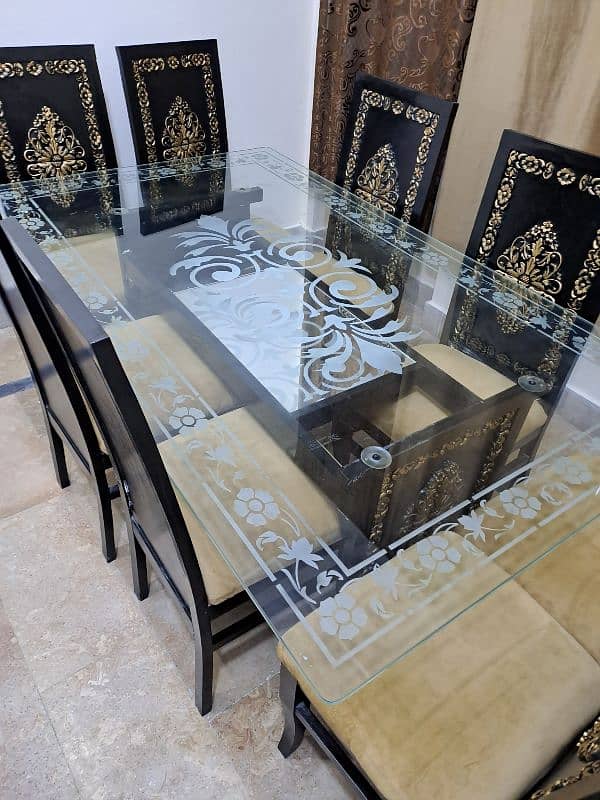 selling Dining table 6