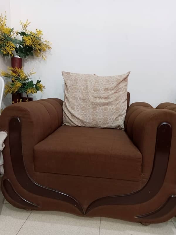 7seater sofa set available for sell 3