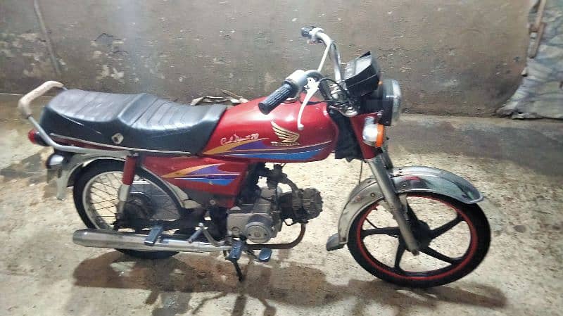 HONDA CD 70 TOTALLY genuine 2008 golden number 2