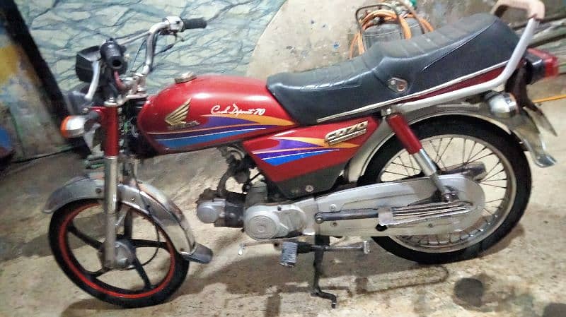 HONDA CD 70 TOTALLY genuine 2008 golden number 3