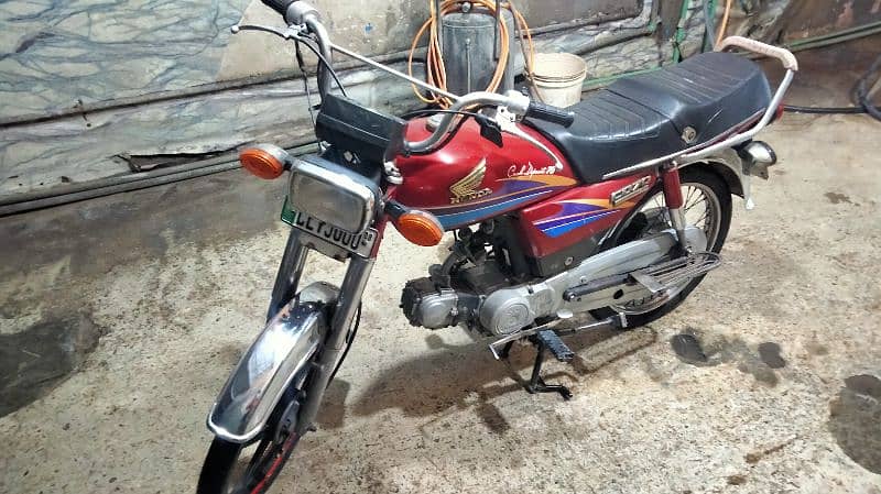 HONDA CD 70 TOTALLY genuine 2008 golden number 4