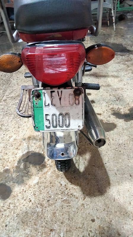 HONDA CD 70 TOTALLY genuine 2008 golden number 8