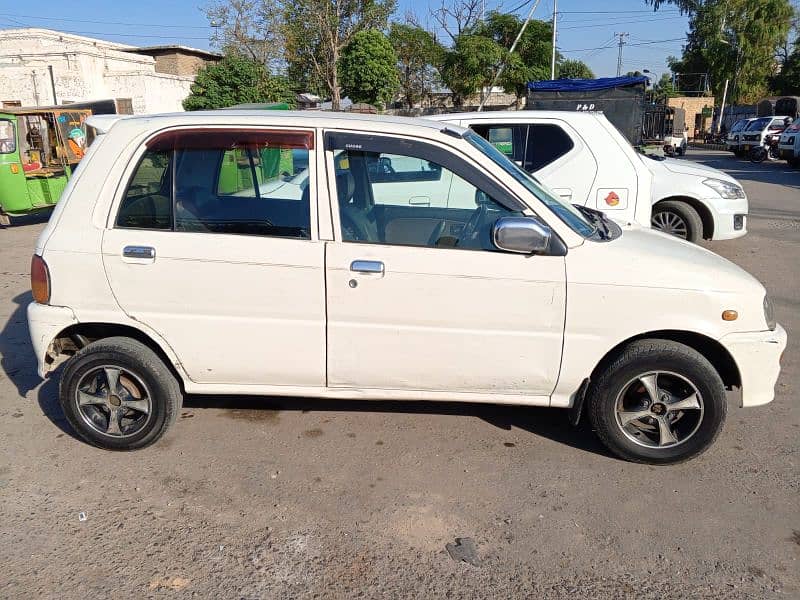 Daihatsu Cuore 2006 3