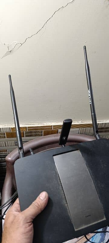 unique AP,  Linksys router 3 antenna 4