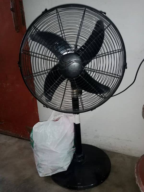 DC fan+battery 50 amp+ charger good condition 1