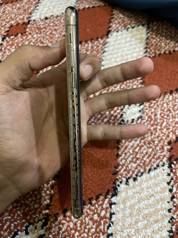 iPhone xs max Non PTA 1