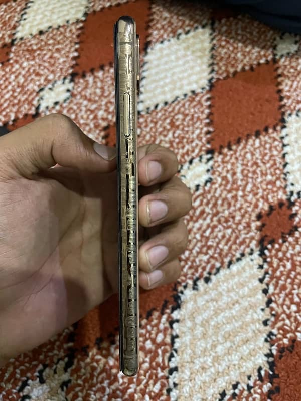 iPhone xs max Non PTA 4