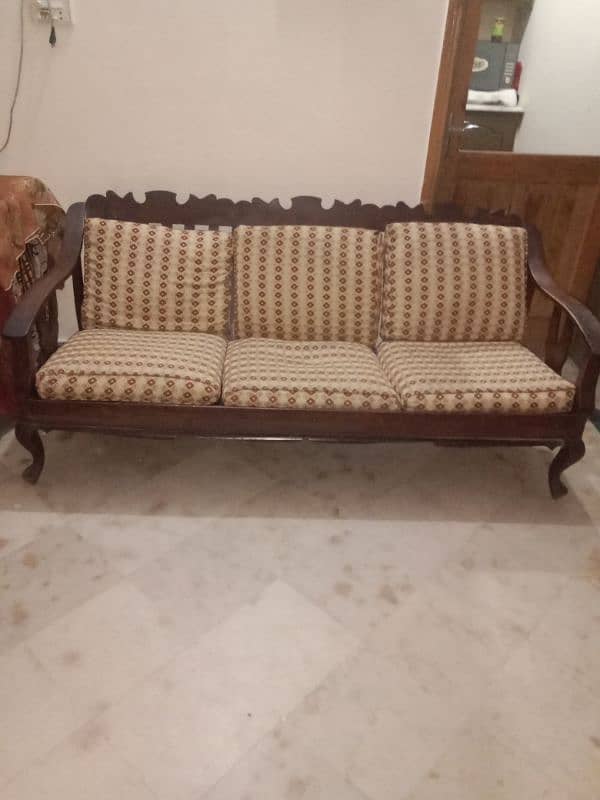 selling sofa sat 2