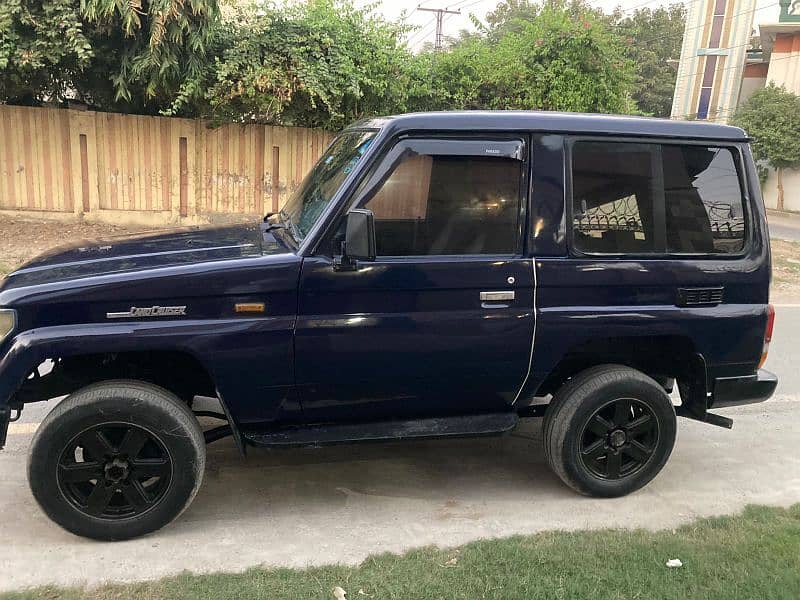 Toyota Land Cruiser 1991 3