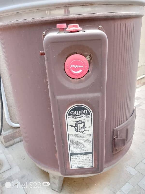 canon gas geyser 55 gallon  01 year used 2