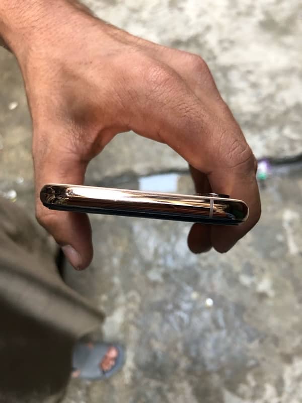 iPhone XS jenuine set PTA approved (need money) 4