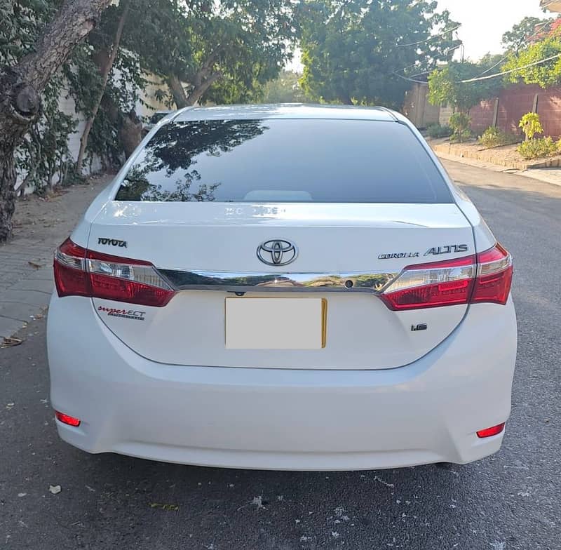 Toyota Corolla Altis Automatic 1.6 2015 4