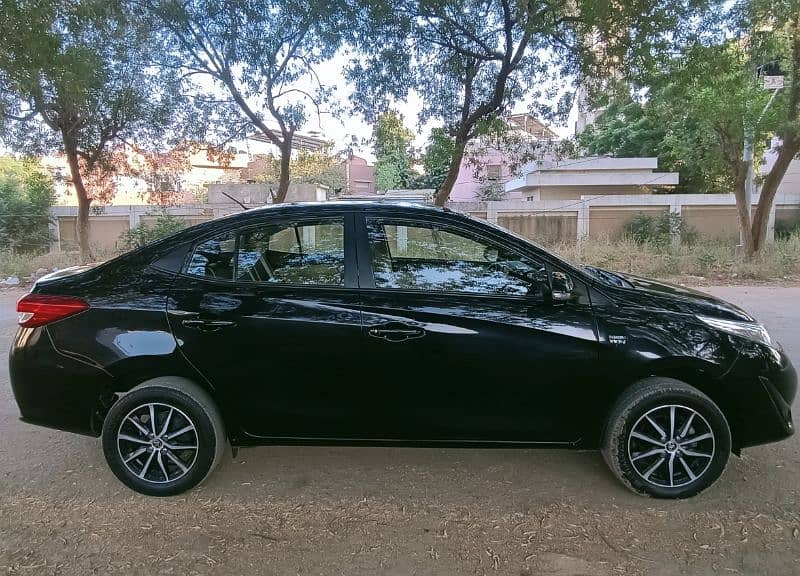 Toyota Yaris Ativ CVT in Excellent Condition 2