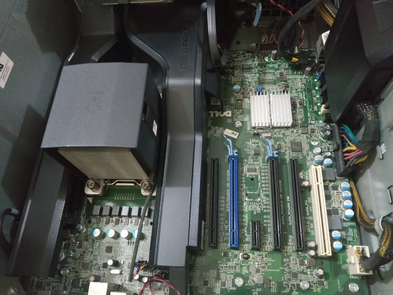 Dell Precision Tower 5810 Workstation 15