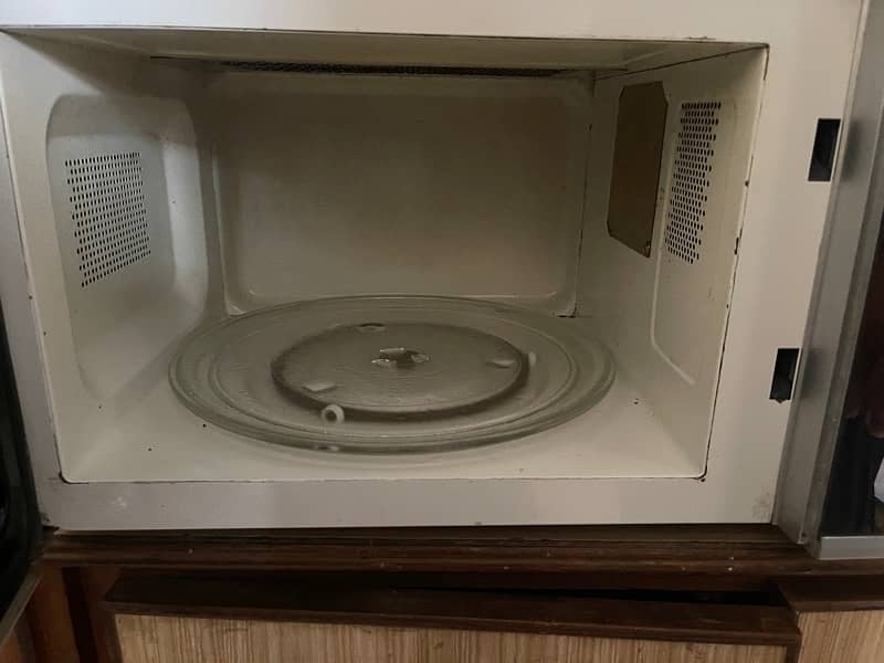 Dawlance Microwave oven 10