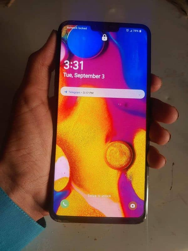 LG V40 THINQ 3