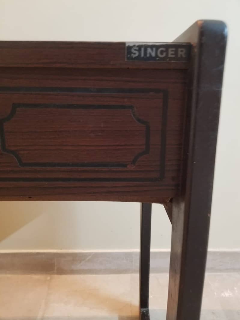 Singer sewing machine Brand "TABLE" 1