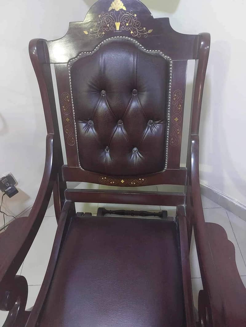 Rocking chair with movable foot rest 3