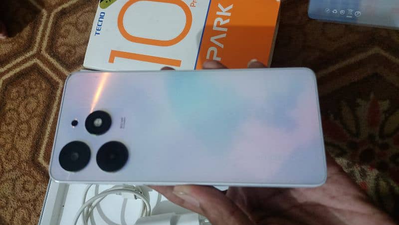 Tecno spark 10 pro all ok 8+8/128. GB box charger available 2