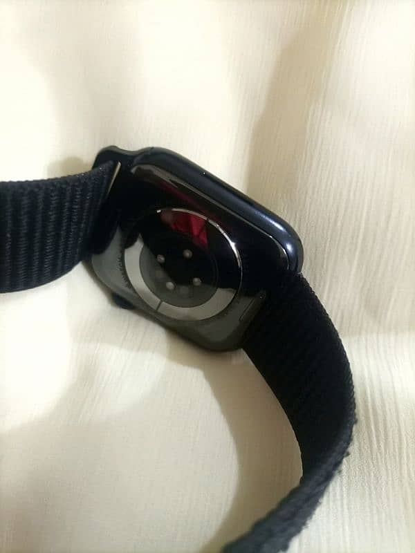 Apple watch series 7, 45mm with original cable. 4