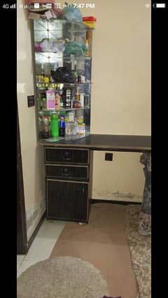 salon table with glass Rack