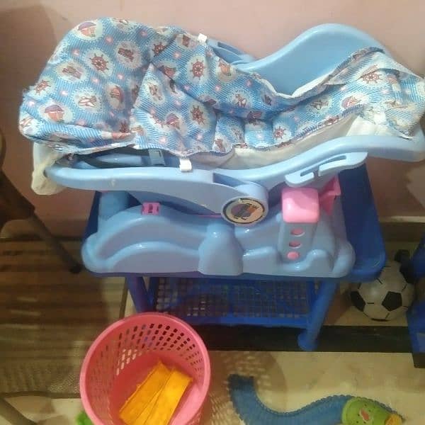 Baby carry cot 1