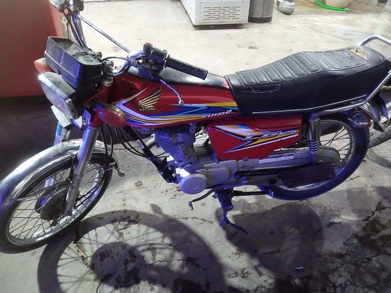 Honda 125 neat and clean 4